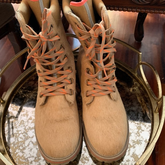 🤩RARE!!DKNY CALF HAIR combat boots stunning!! - Picture 2 of 8